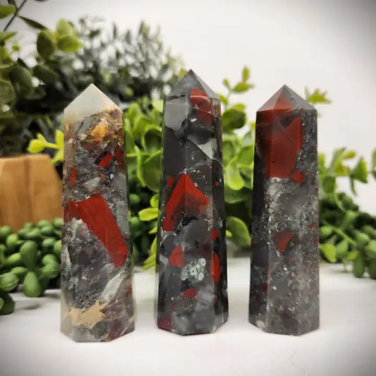 Bloodstone 8-Faceted Tower (Approx. 3.5-3.75"/8.9-9.5cm)